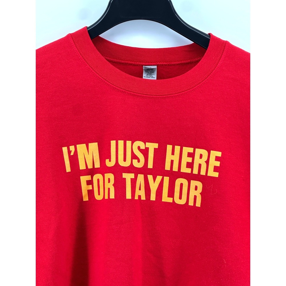 Gildan I'm Just Here For Taylor Sweatshirt XL Red KC Chiefs Pullover Swift